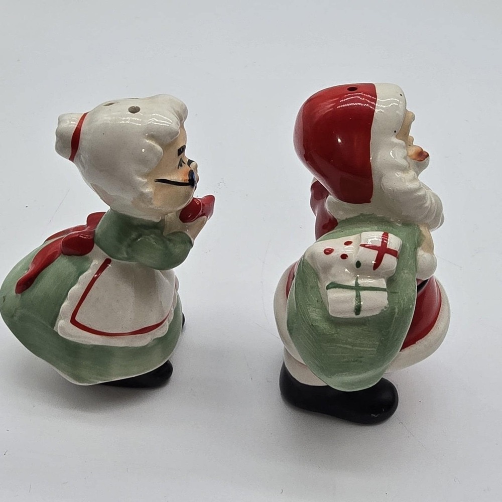 Vintage Santa & Ms. Claus Salt & Pepper Shaker Porcelain Set Christmas - Picture 3 of 8